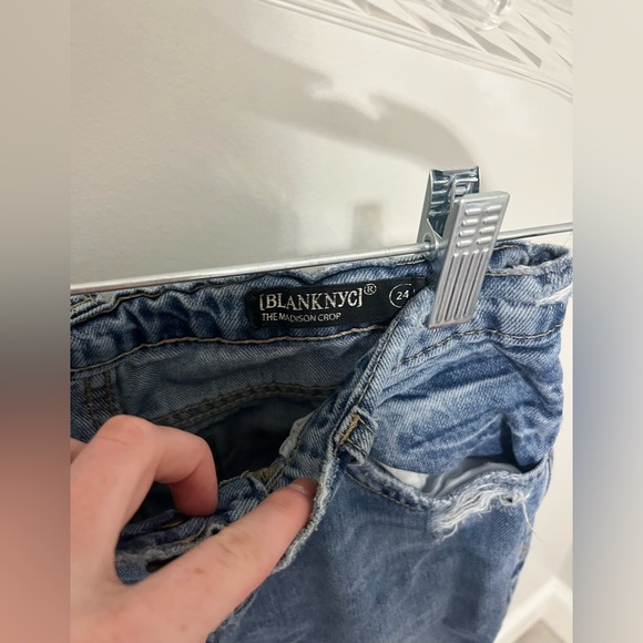BlankNYC Ripped jeans!!! Size 24 medium and wash - Picture 4 of 4
